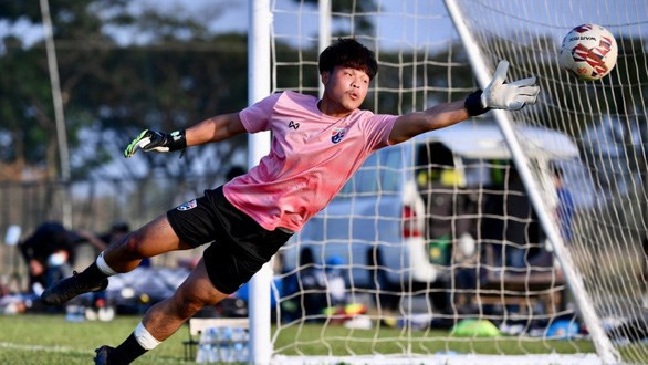 Thủ môn U23 Thái Lan thừa nhận áp lực trước trận đấu với U23 Việt Nam